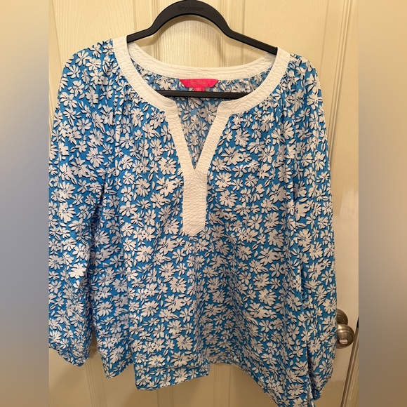 Lilly Pulitzer Tops - Lilly Pulitzer Camryn lunar blue palm beach petals tunic size XL worn once